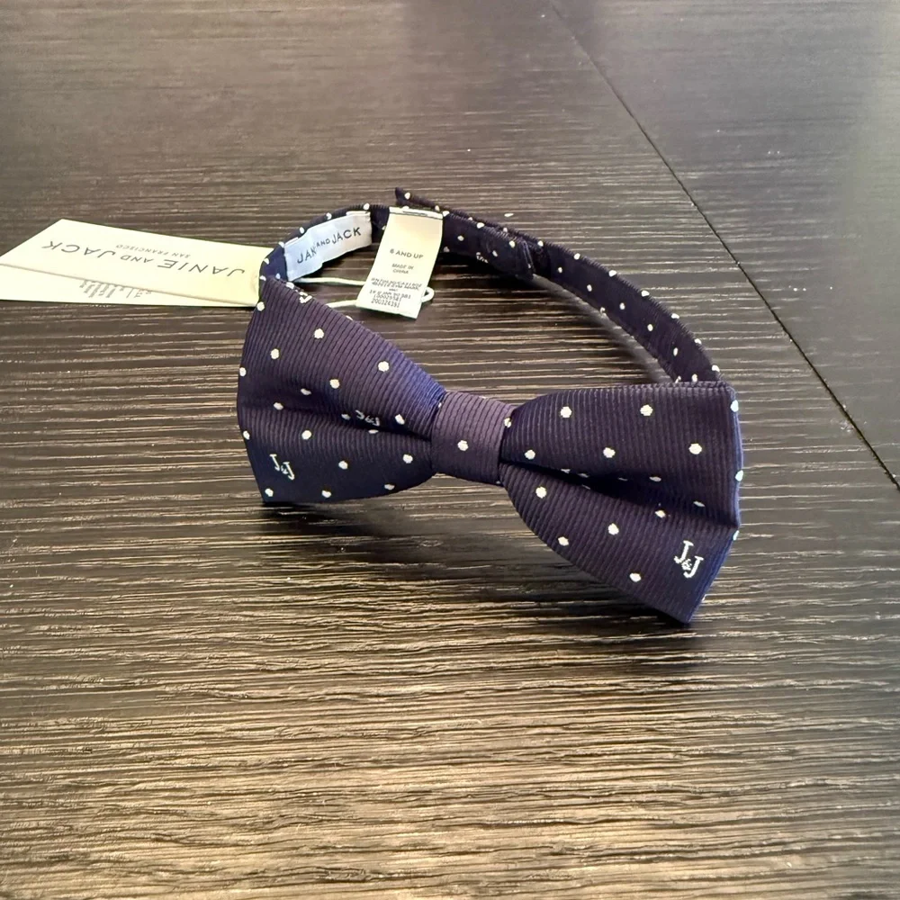 NWT Janie and Jack Navy Blue Bowtie Kid's Polka Dot Monogram Bowtie Velcro